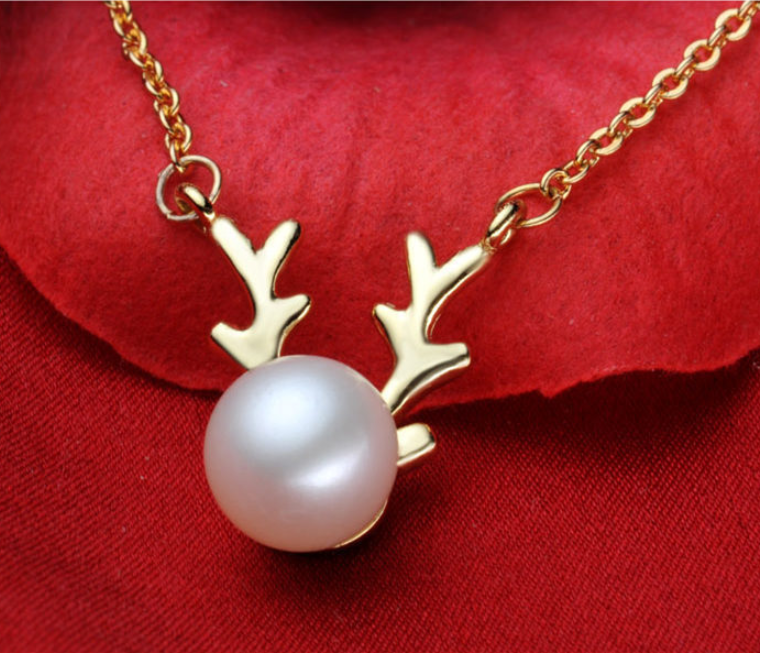 Small Elk Pearl Pendant