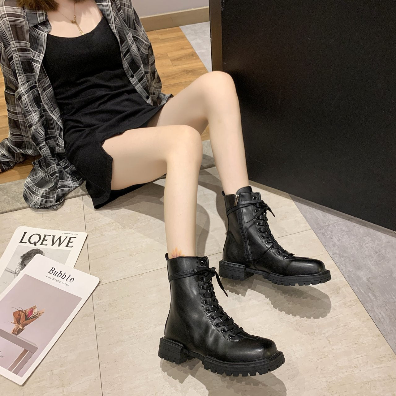 Autumn new style lace up motorcycle boots with side zipper and square head