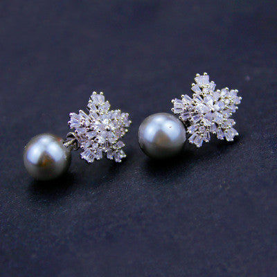 Snow pearl earrings