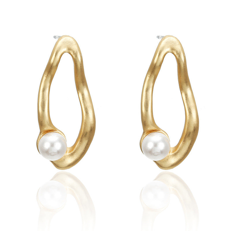 Irregular pearl earrings