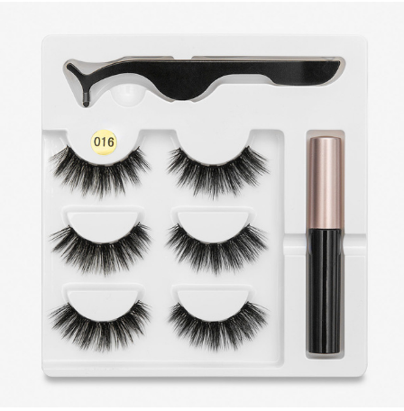 A Pair Of False Eyelashes With Magnets In Fashion