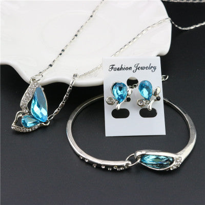 Three-piece necklace set