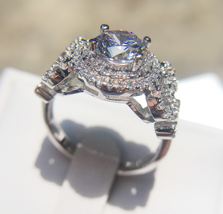 Stylish temperament zircon engagement ring