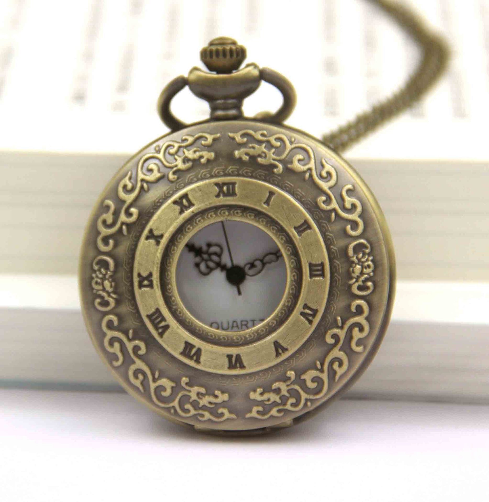 Retro Roman Cloud Pattern Pocket Watch Classic Pattern European And American Style Necklace Large Pocket Watch